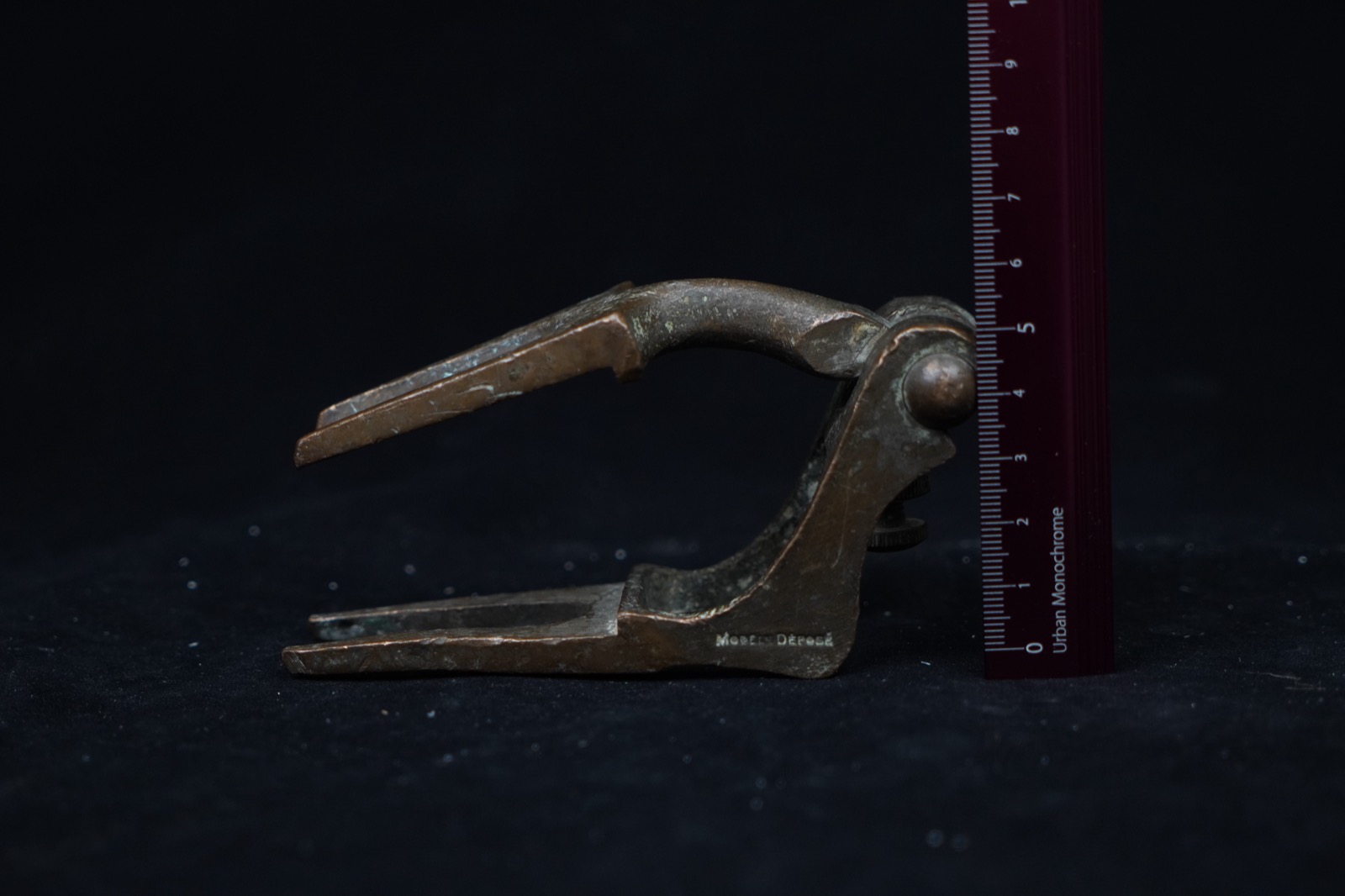 古代青铜拔牙钳